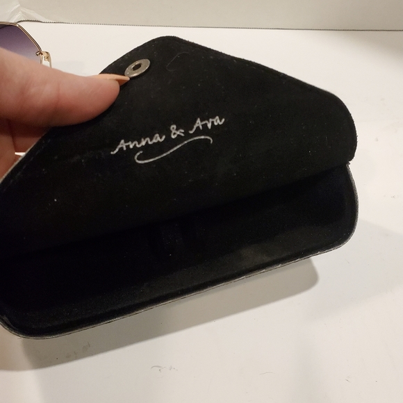 Anna & Ava sunglasses from Dillards - Picture 5 of 5